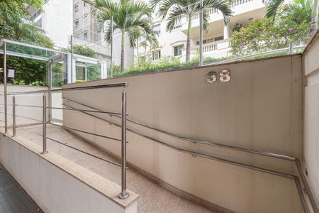 Apartamento para alugar com 120m², 2 quartos e 1 vaga Apartamento para alugar com 120m², 2 quartos e 1 vagaFachada