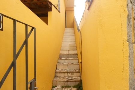 Casa para alugar com 43m², 1 quarto e sem vaga Casa para alugar com 43m², 1 quarto e sem vagaEscada