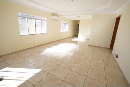 Casa de condomínio para alugar com 700m², 3 quartos e 3 vagas