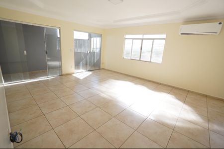 Casa de condomínio para alugar com 700m², 3 quartos e 3 vagas