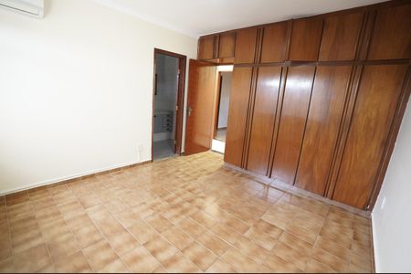 Casa de condomínio para alugar com 700m², 3 quartos e 3 vagas