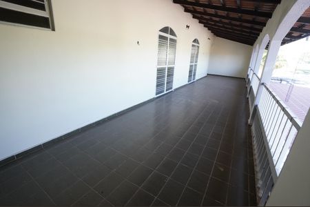 Casa de condomínio para alugar com 700m², 3 quartos e 3 vagas