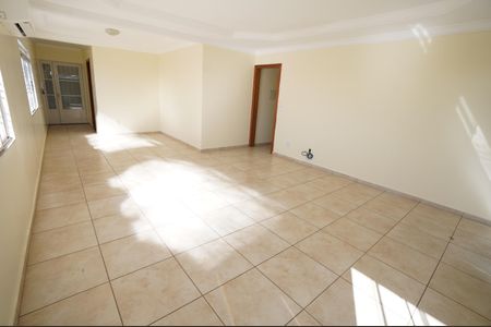 Casa de condomínio para alugar com 700m², 3 quartos e 3 vagas