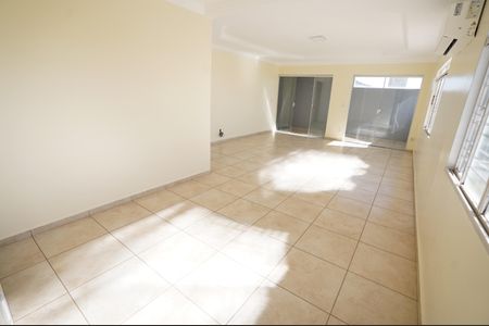 Casa de condomínio para alugar com 700m², 3 quartos e 3 vagas