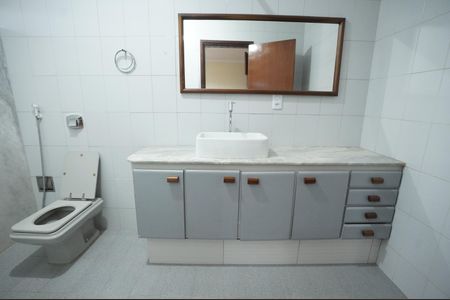 Casa de condomínio para alugar com 700m², 3 quartos e 3 vagas