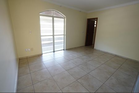 Casa de condomínio para alugar com 700m², 3 quartos e 3 vagas