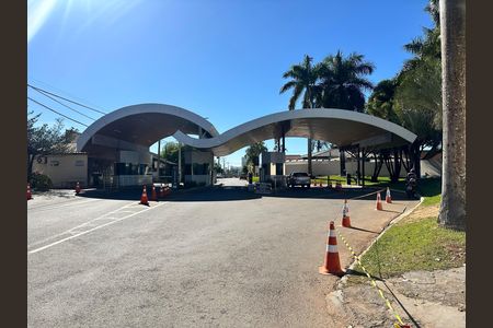 Casa de condomínio para alugar com 700m², 3 quartos e 3 vagas
