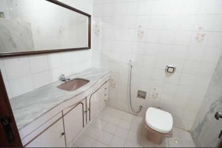 Casa de condomínio para alugar com 700m², 3 quartos e 3 vagas