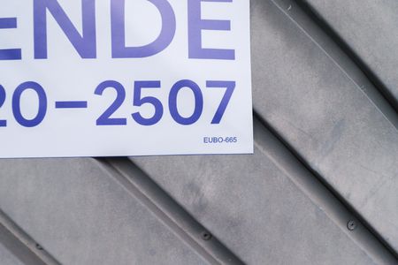 Casa à venda com 260m², 4 quartos e 5 vagas Casa à venda com 260m², 4 quartos e 5 vagasFachada