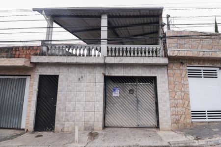 Casa à venda com 260m², 4 quartos e 5 vagas Casa à venda com 260m², 4 quartos e 5 vagasFachada