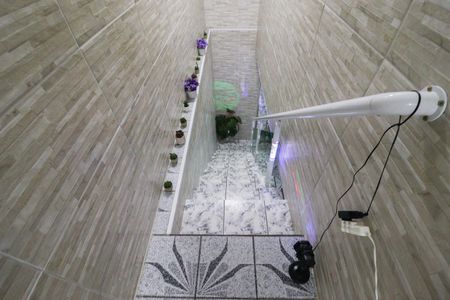 Casa à venda com 260m², 4 quartos e 5 vagas Casa à venda com 260m², 4 quartos e 5 vagasEscada