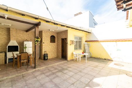 Casa à venda com 216m², 4 quartos e 3 vagasVaranda dos fundos