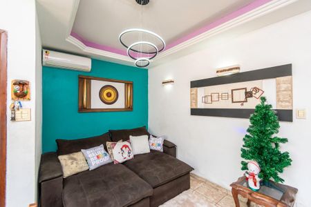 Sala de casa à venda com 4 quartos, 216m² em Olaria, Rio de Janeiro