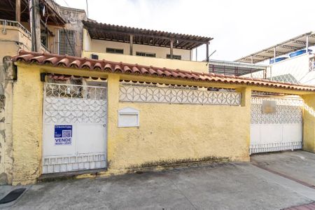 Casa à venda com 216m², 4 quartos e 3 vagasFachada