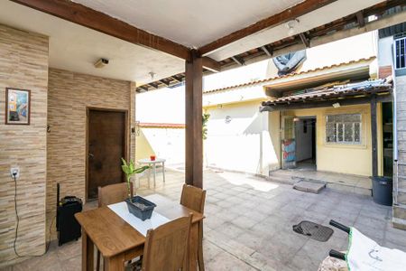 Casa à venda com 216m², 4 quartos e 3 vagasVaranda dos fundos