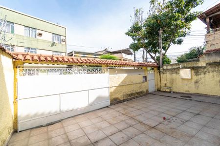 Casa à venda com 216m², 4 quartos e 3 vagasVaranda da frente e garagem