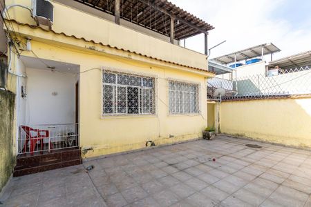Casa à venda com 216m², 4 quartos e 3 vagasVaranda da frente e garagem
