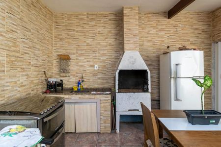 Casa à venda com 216m², 4 quartos e 3 vagasVaranda dos fundos - Churrasqueira