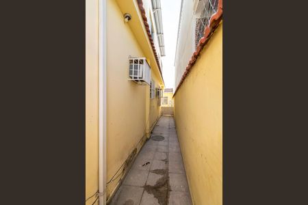 Casa à venda com 216m², 4 quartos e 3 vagasVaranda da frente - Acesso lateral