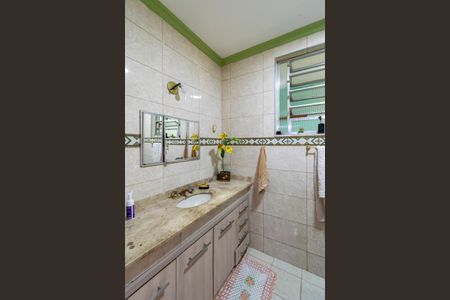 Casa à venda com 216m², 4 quartos e 3 vagasBanheiro Social