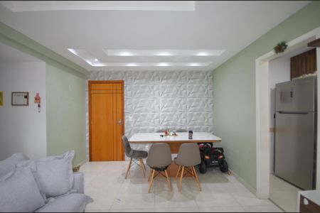 Sala de apartamento para alugar com 2 quartos, 70m² em Jardim Sulacap, Rio de Janeiro