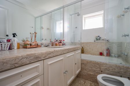 Apartamento à venda com 272m², 4 quartos e 5 vagasBanheiro da Suíte 3