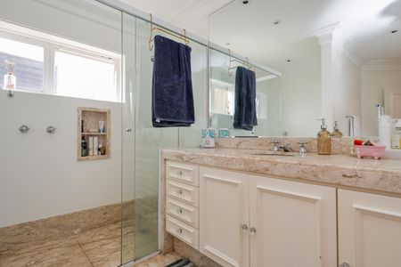 Apartamento à venda com 272m², 4 quartos e 5 vagasBanheiro da Suíte 1