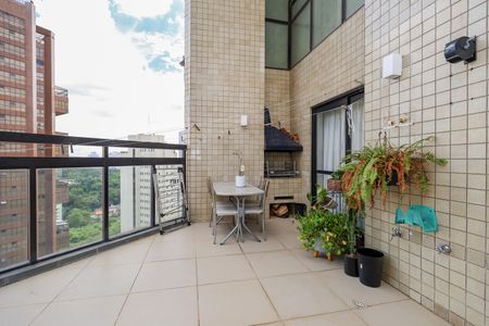 Apartamento à venda com 272m², 4 quartos e 5 vagasVaranda da Sala