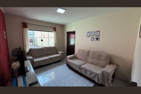 Casa à venda com 139m², 2 quartos e 8 vagasSala