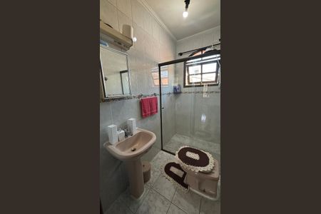 Casa à venda com 139m², 2 quartos e 8 vagasBanheiro