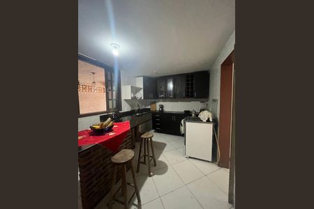 Casa à venda com 3 quartos, 450m² em Santa Barbara, Niterói