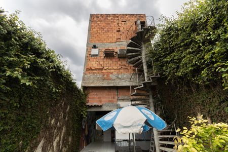 Casa à venda com 150m², 4 quartos e 1 vaga Casa à venda com 150m², 4 quartos e 1 vagaQuintal da Casa 1