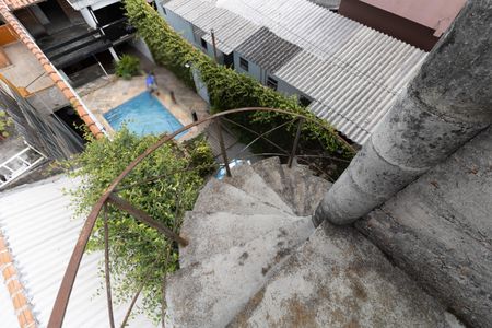 Casa à venda com 150m², 4 quartos e 1 vaga Casa à venda com 150m², 4 quartos e 1 vagaEscada de Acesso para a Área Livre