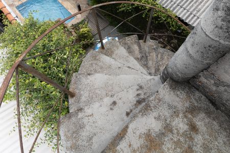 Casa à venda com 150m², 4 quartos e 1 vaga Casa à venda com 150m², 4 quartos e 1 vagaEscada de Acesso para a Área Livre