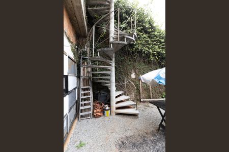 Casa à venda com 150m², 4 quartos e 1 vaga Casa à venda com 150m², 4 quartos e 1 vagaEscada de Acesso para a Área Livre