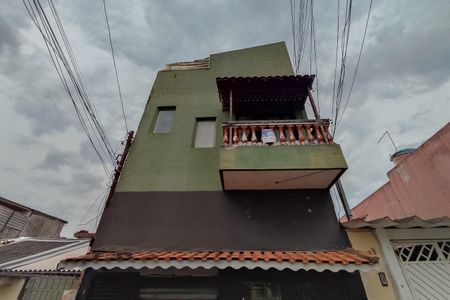 Casa à venda com 150m², 4 quartos e 1 vaga Casa à venda com 150m², 4 quartos e 1 vagaFachada