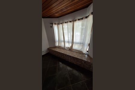 Casa para alugar com 3 quartos, 200m² em Rio Cotia, Cotia