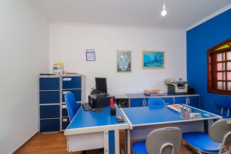 Casa para alugar com 250m², 5 quartos e 2 vagasEscritório