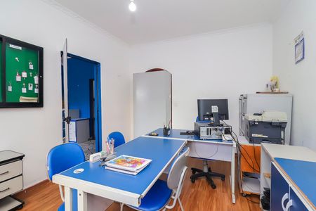 Casa para alugar com 250m², 5 quartos e 2 vagasEscritório