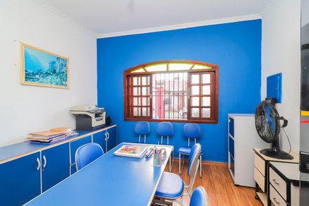 Casa para alugar com 250m², 5 quartos e 2 vagasEscritório