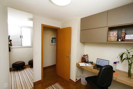 Apartamento à venda com 105m², 3 quartos e 2 vagasQuarto 3