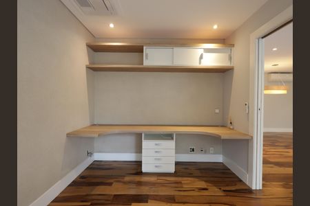 Apartamento à venda com 132m², 2 quartos e 2 vagasEscritório