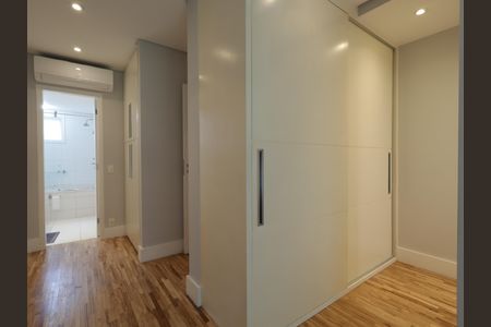 Apartamento à venda com 132m², 2 quartos e 2 vagasCloset da suíte
