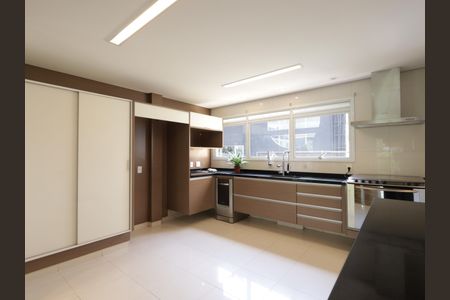 Apartamento à venda com 132m², 2 quartos e 2 vagasCozinha