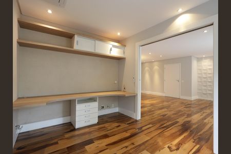 Apartamento à venda com 132m², 2 quartos e 2 vagasEscritório