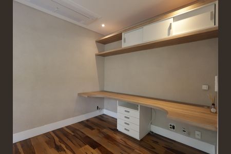 Apartamento à venda com 132m², 2 quartos e 2 vagasEscritório