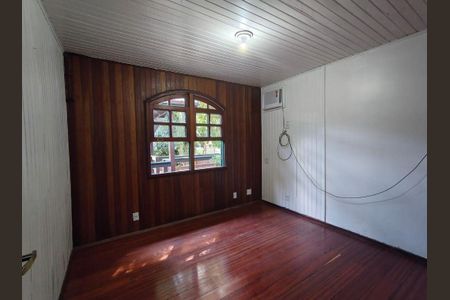 Casa à venda com 3 quartos, 339m² em Piratininga, Niterói