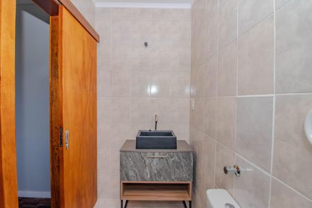 Banheiro de kitnet/studio para alugar com 1 quarto, 32m² em Passo D’areia, Porto Alegre