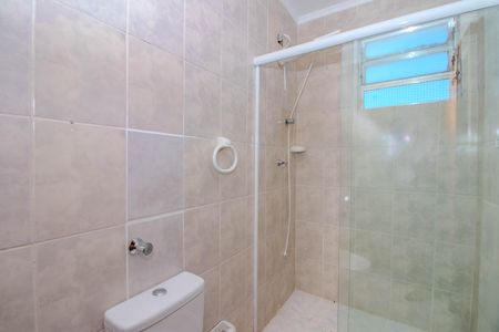 Banheiro de kitnet/studio para alugar com 1 quarto, 32m² em Passo D’areia, Porto Alegre