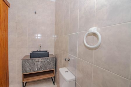 Banheiro de kitnet/studio para alugar com 1 quarto, 32m² em Passo D’areia, Porto Alegre